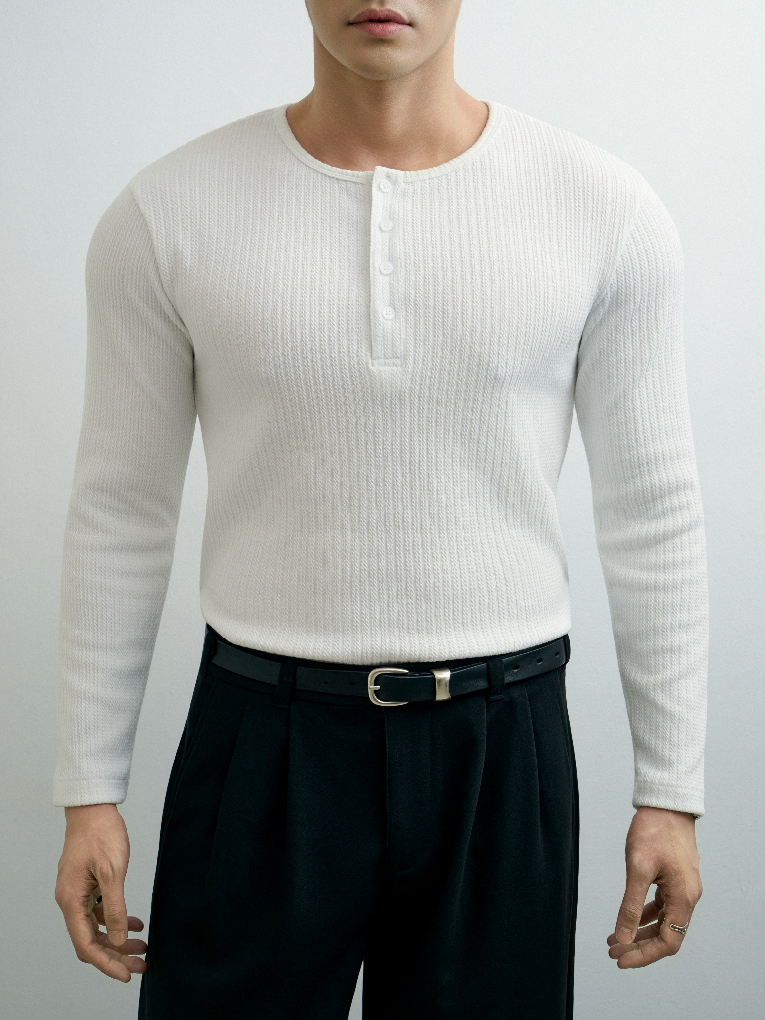 AGQ04 PREMIUM SLIM FIT LONG-SLEEVED HENLEY T-SHIRT - WHITE