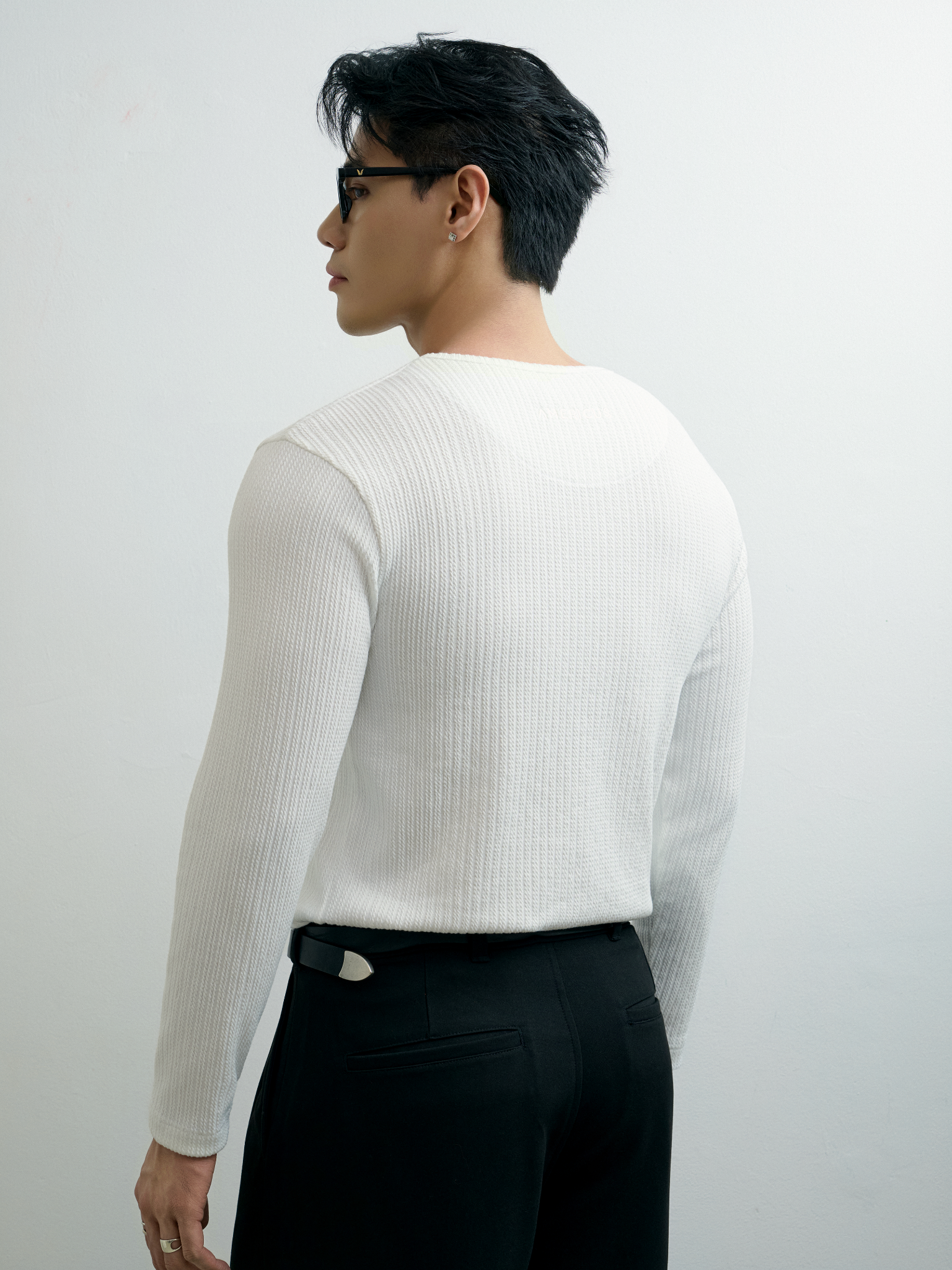 AGQ04 PREMIUM SLIM FIT LONG-SLEEVED HENLEY T-SHIRT - WHITE