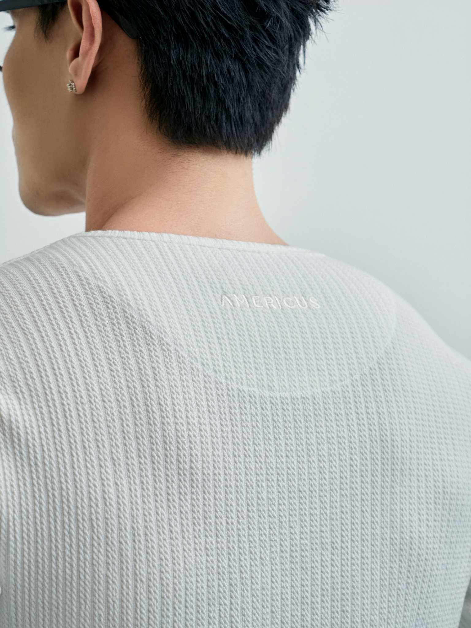 AGQ04 PREMIUM SLIM FIT LONG-SLEEVED HENLEY T-SHIRT - WHITE