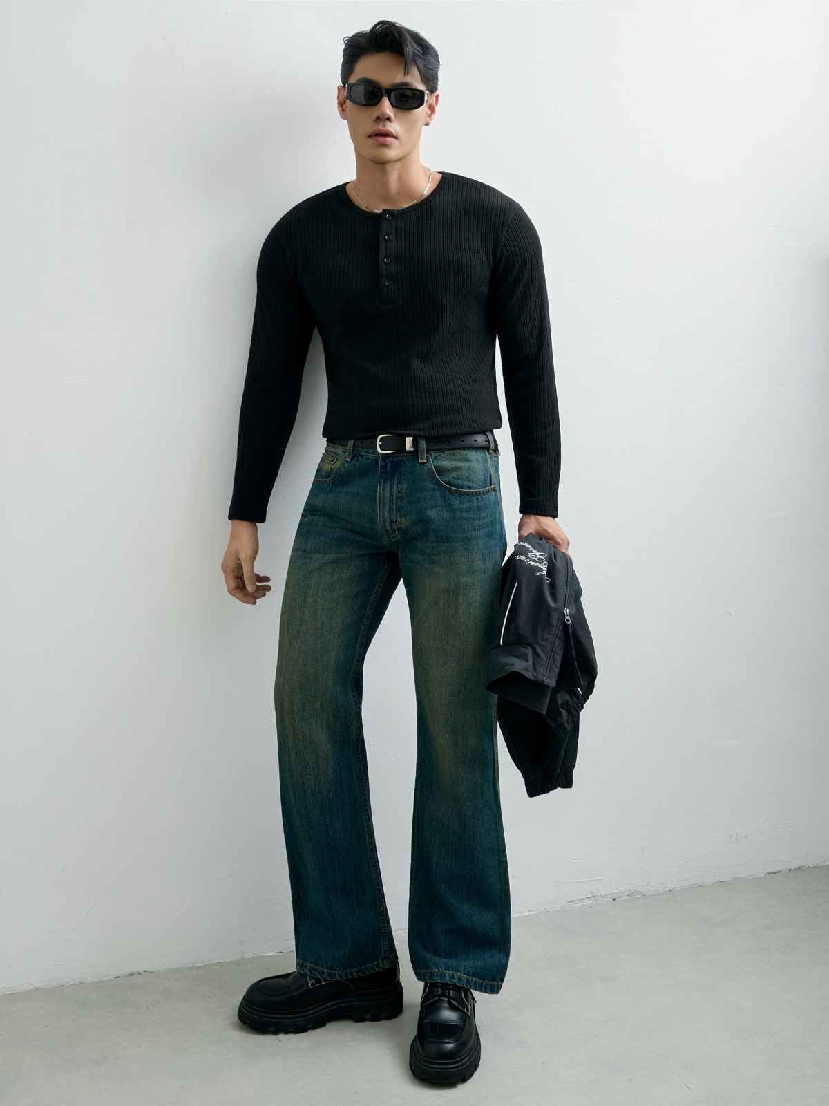 AGQ04 PREMIUM SLIM FIT LONG-SLEEVED HENLEY T-SHIRT - BLACK