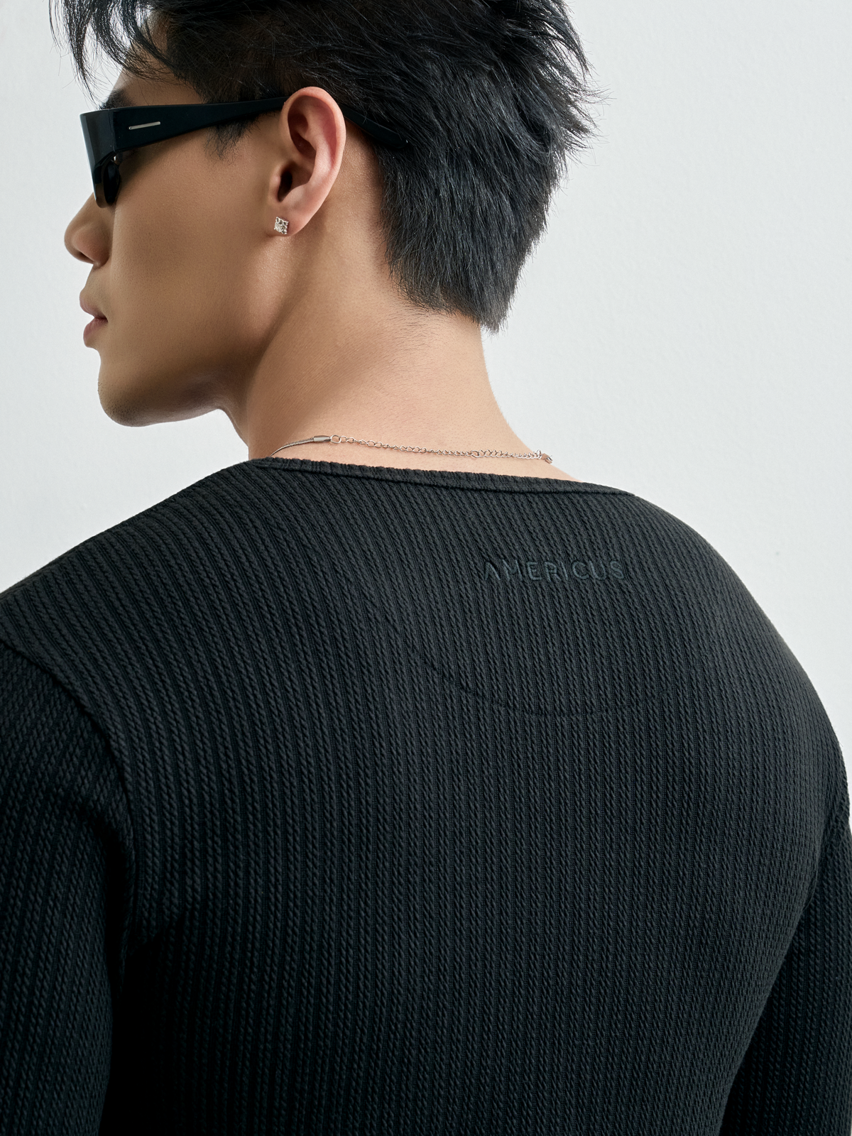 AGQ04 PREMIUM SLIM FIT LONG-SLEEVED HENLEY T-SHIRT - BLACK