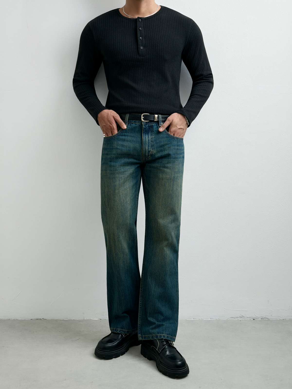 AGQ04 PREMIUM SLIM FIT LONG-SLEEVED HENLEY T-SHIRT - BLACK