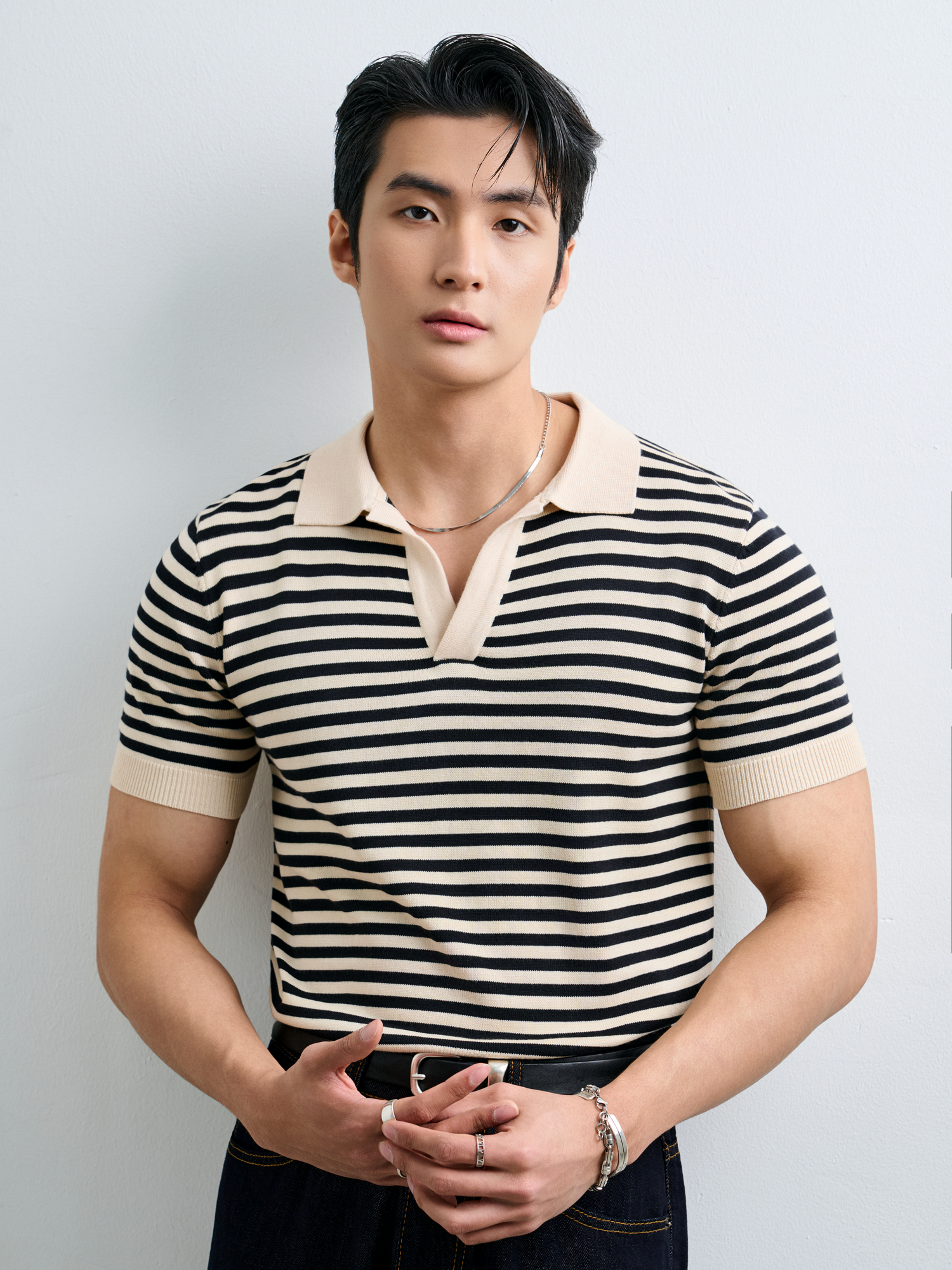 N563 CONTRAST STRIPED BUTTONLESS POLO -  OFF-WHITE