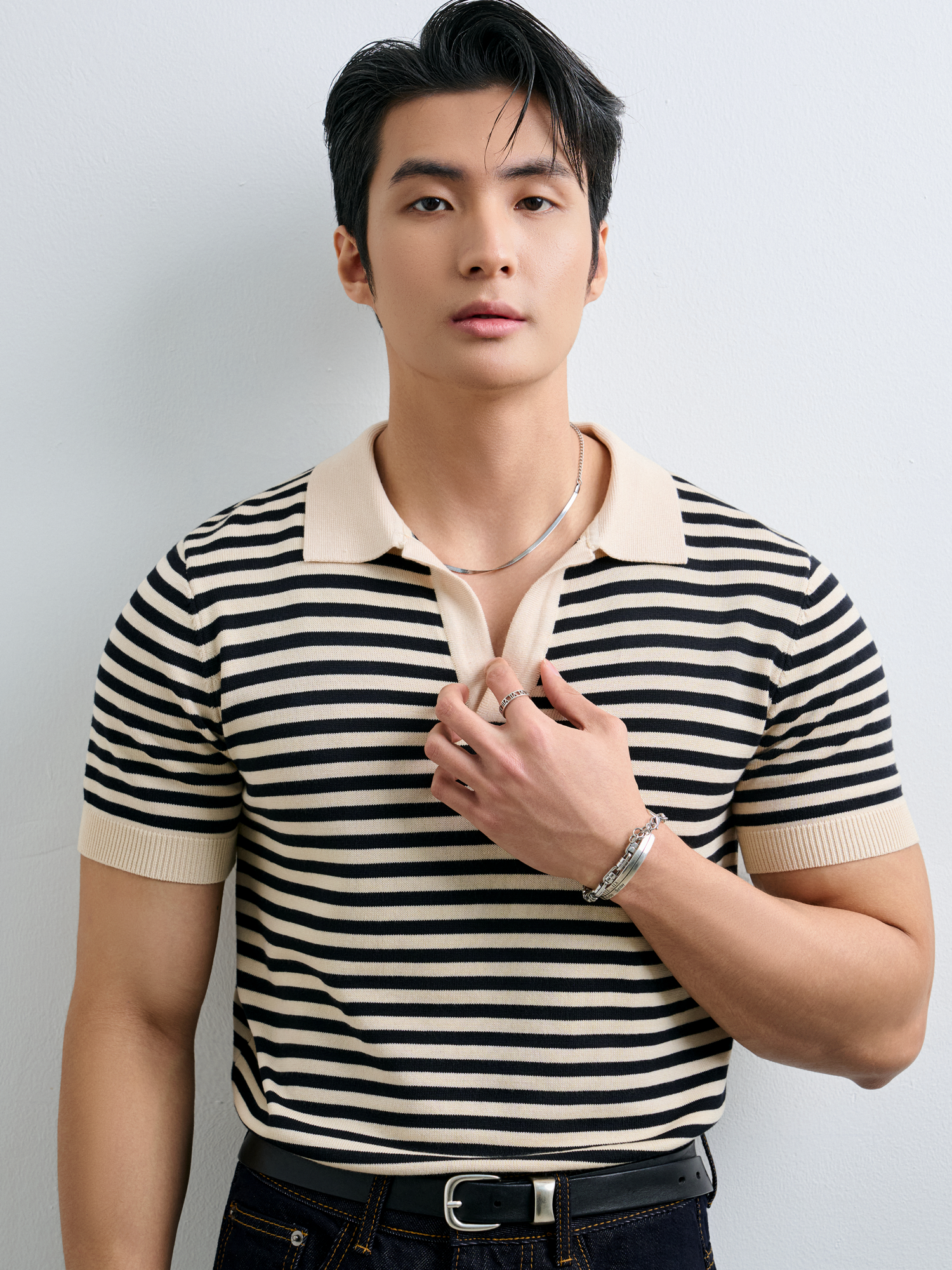 N563 CONTRAST STRIPED BUTTONLESS POLO -  OFF-WHITE