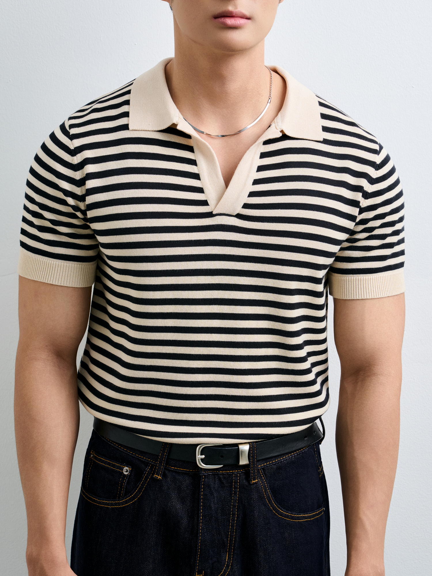 N563 CONTRAST STRIPED BUTTONLESS POLO -  OFF-WHITE