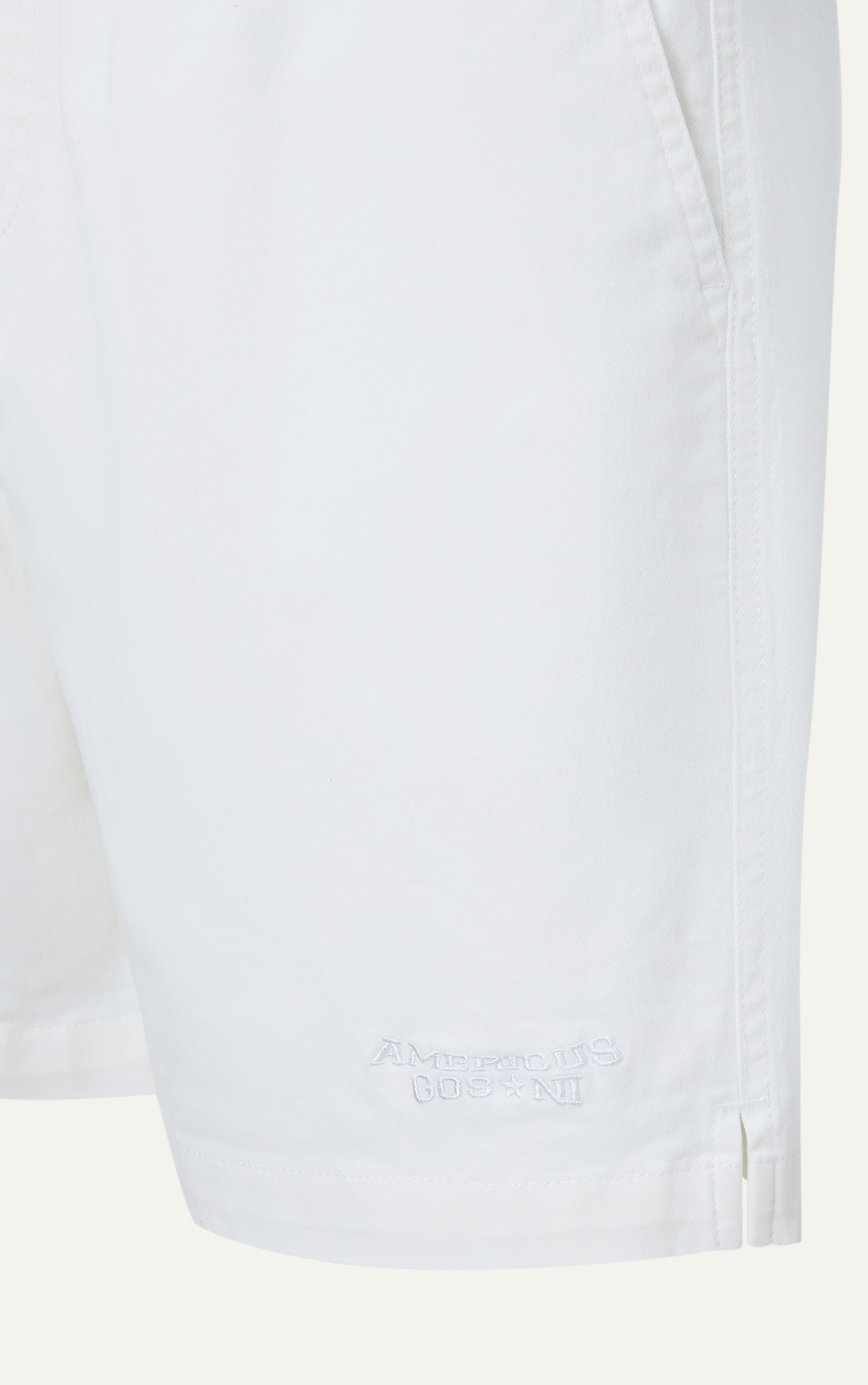 TH04 FACTORY KHAKI SHORT CHILL FIT - WHITE