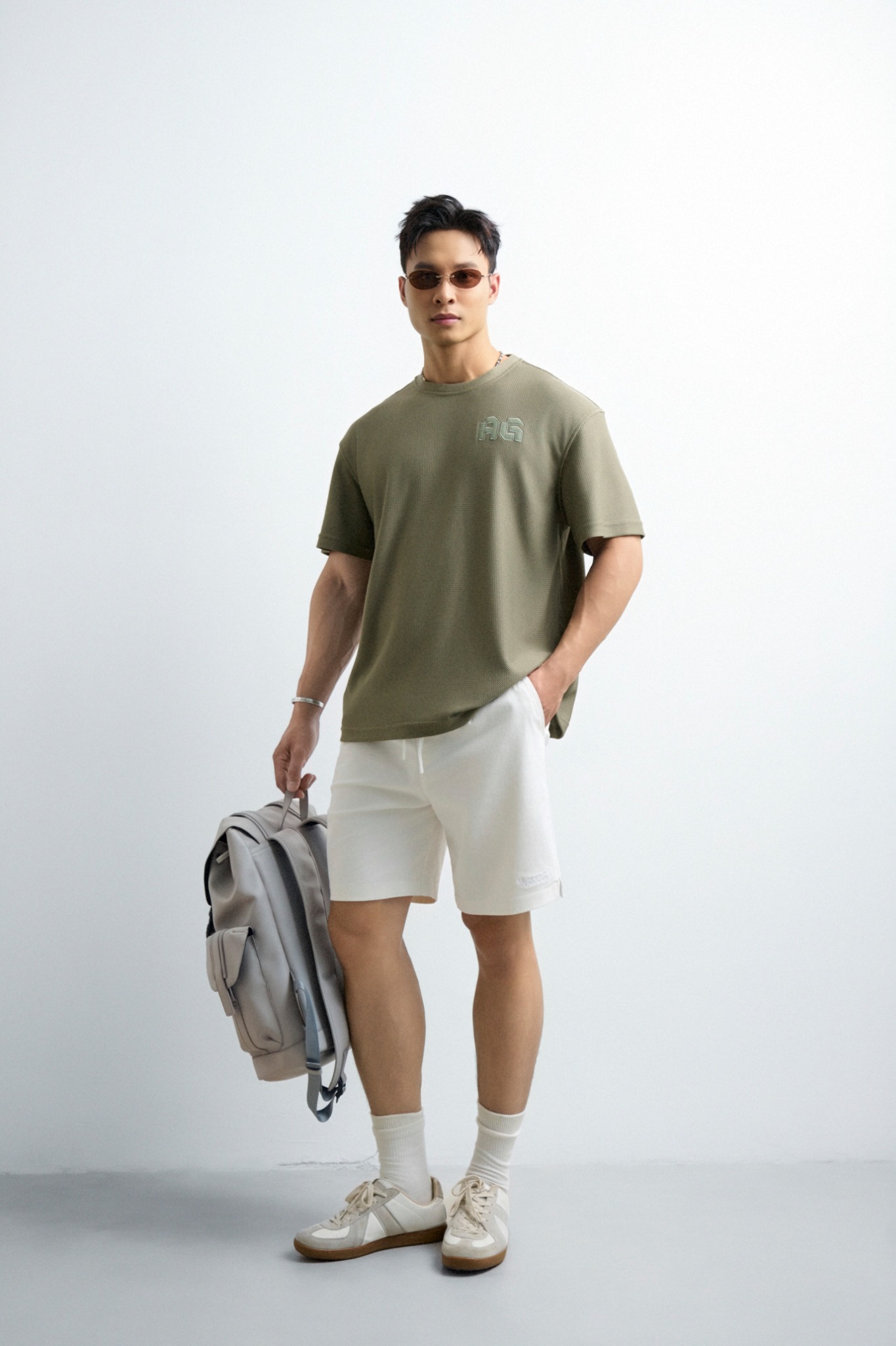 AG19 STUDIO LOOSE FIT DETAIL LOGO LEATHER T-SHIRT - GREEN