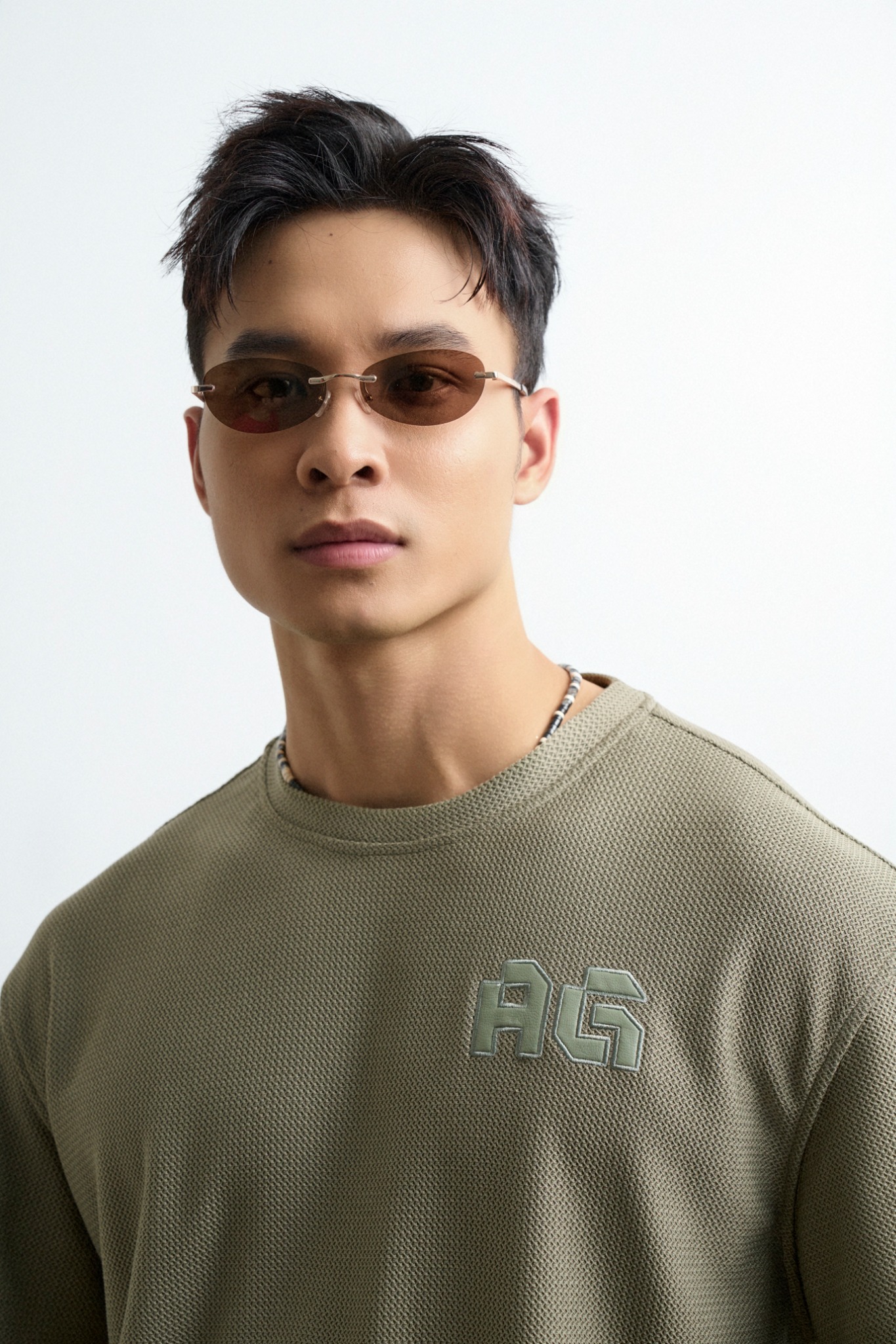 AG19 STUDIO LOOSE FIT DETAIL LOGO LEATHER T-SHIRT - GREEN