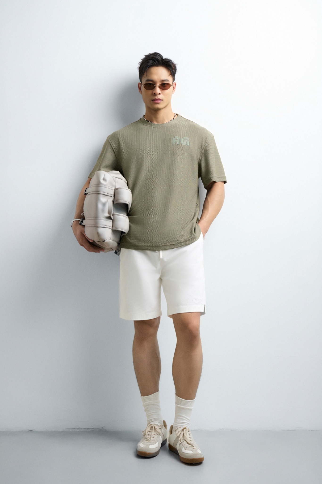 AG19 STUDIO LOOSE FIT DETAIL LOGO LEATHER T-SHIRT - GREEN