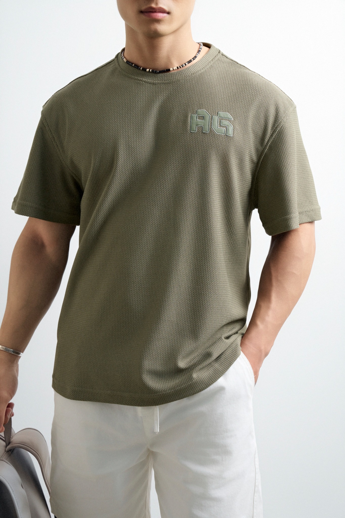AG19 STUDIO LOOSE FIT DETAIL LOGO LEATHER T-SHIRT - GREEN