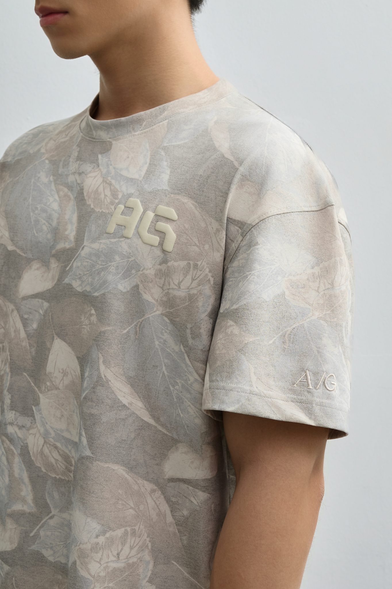 AG16 STUDIO LOOSE FIT PUFF PRINT LOGO T-SHIRT - LIGHT GREY