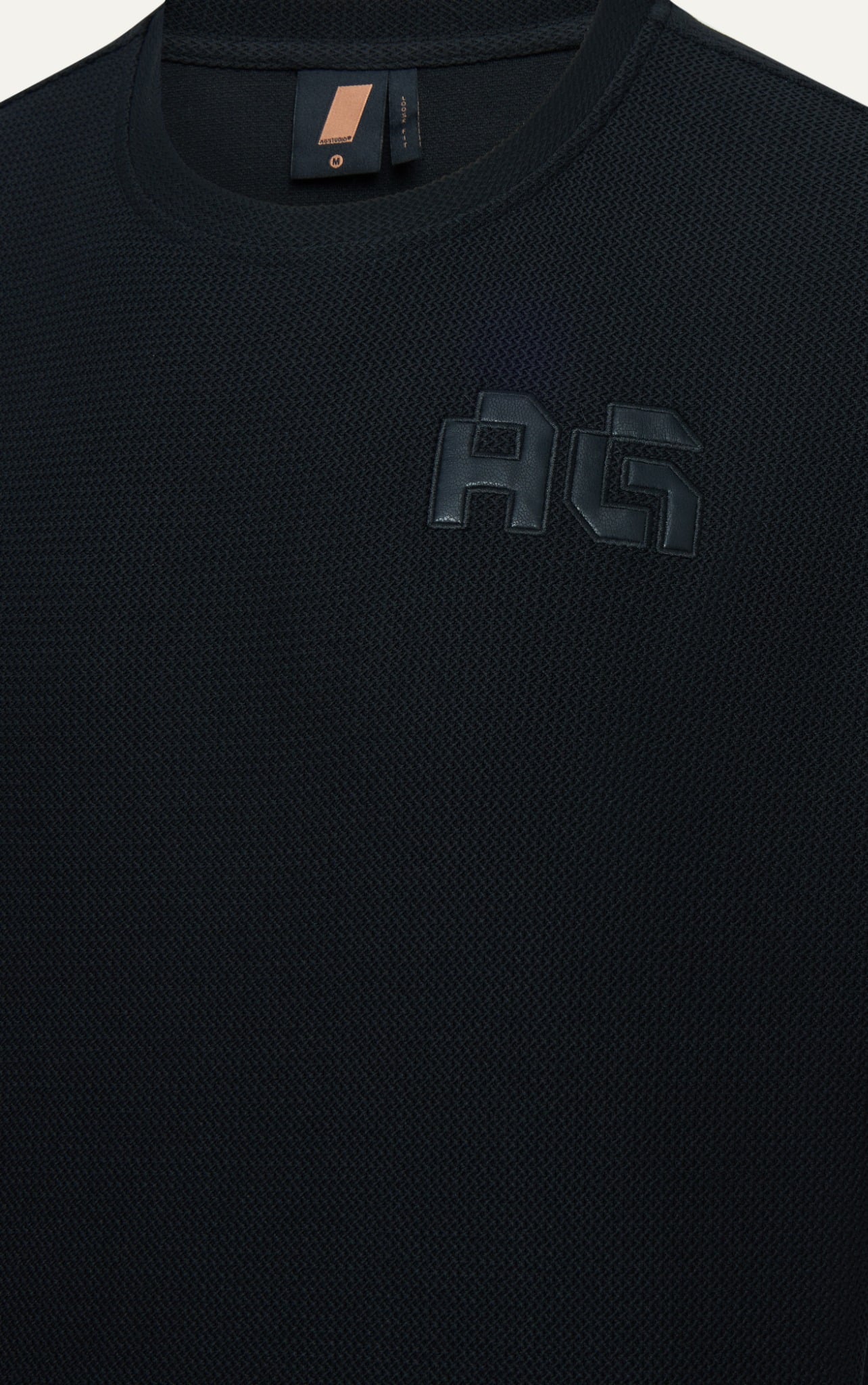 AG19 STUDIO LOOSE FIT DETAIL LOGO LEATHER T-SHIRT - BLACK