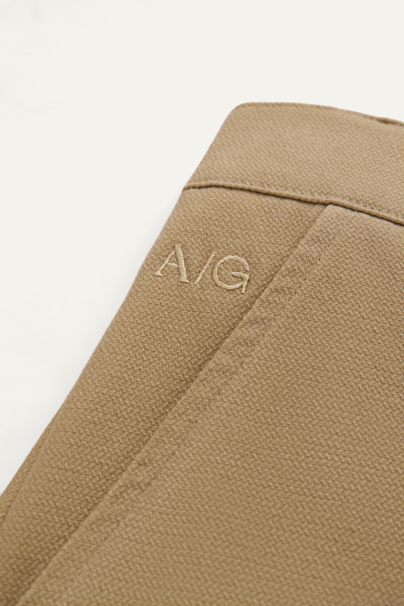 TT08 A/G STUDIO REGULAR FIT KHAKI SHORTS - BROWN