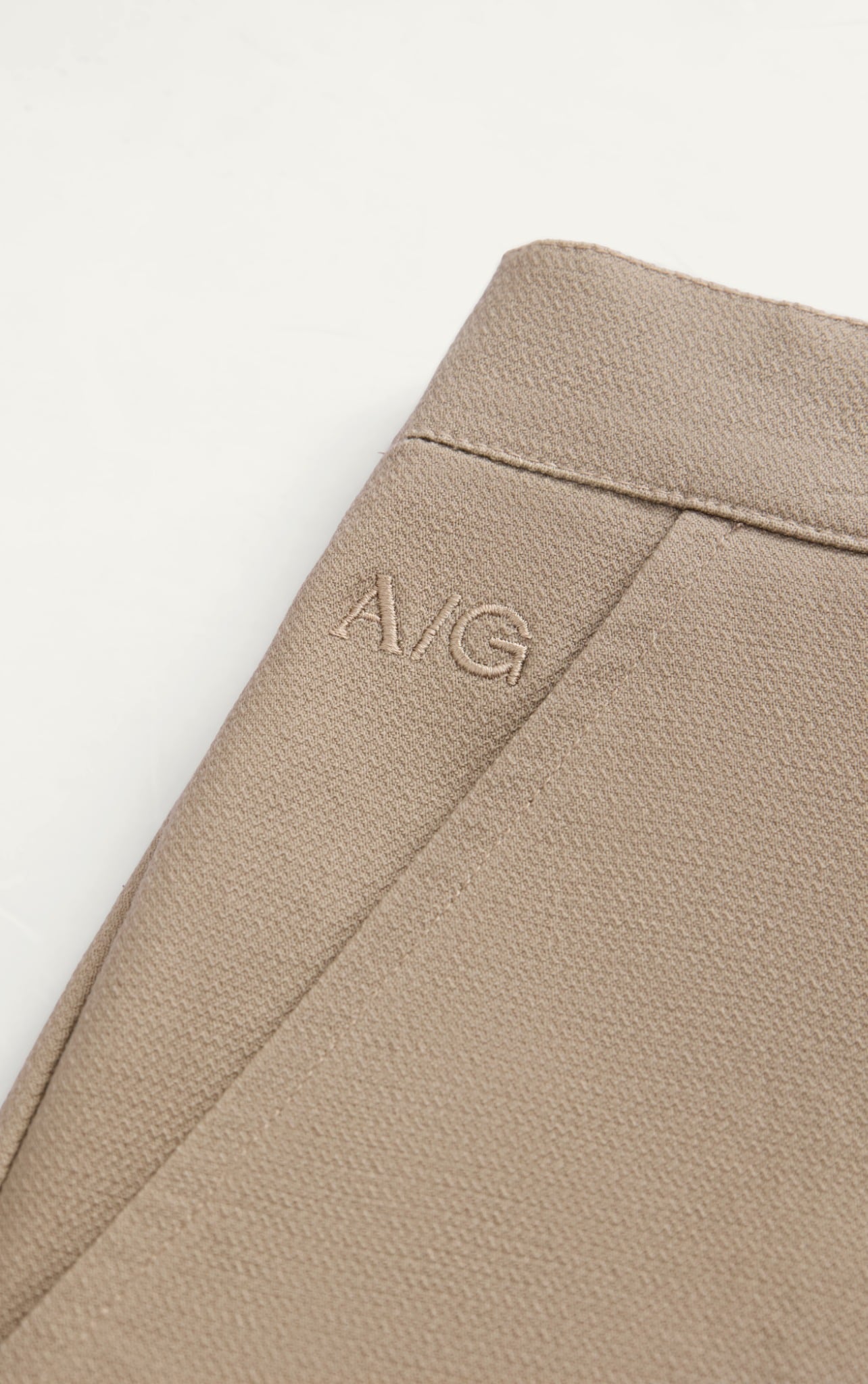 TT08 SIGNATURE REGULAR FIT KHAKIS SHORTS- BEIGE