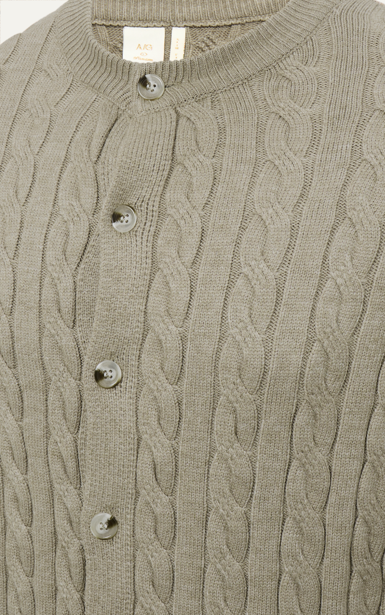 AG751 CABLE KINIT CREWKNECK CARDIGAN - BEIGE