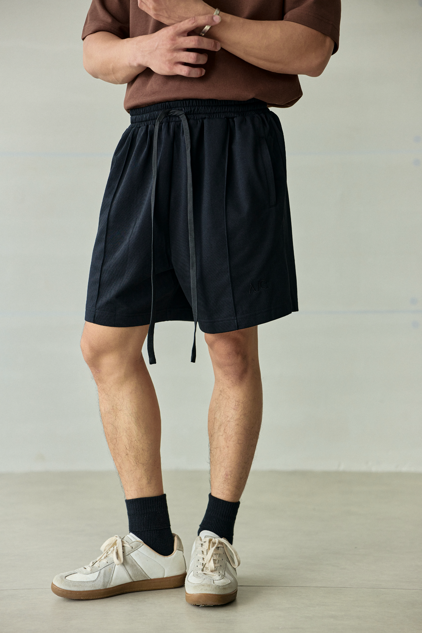 AG20 STUDIO LOOSE FIT BASIC SHORT - BLACK