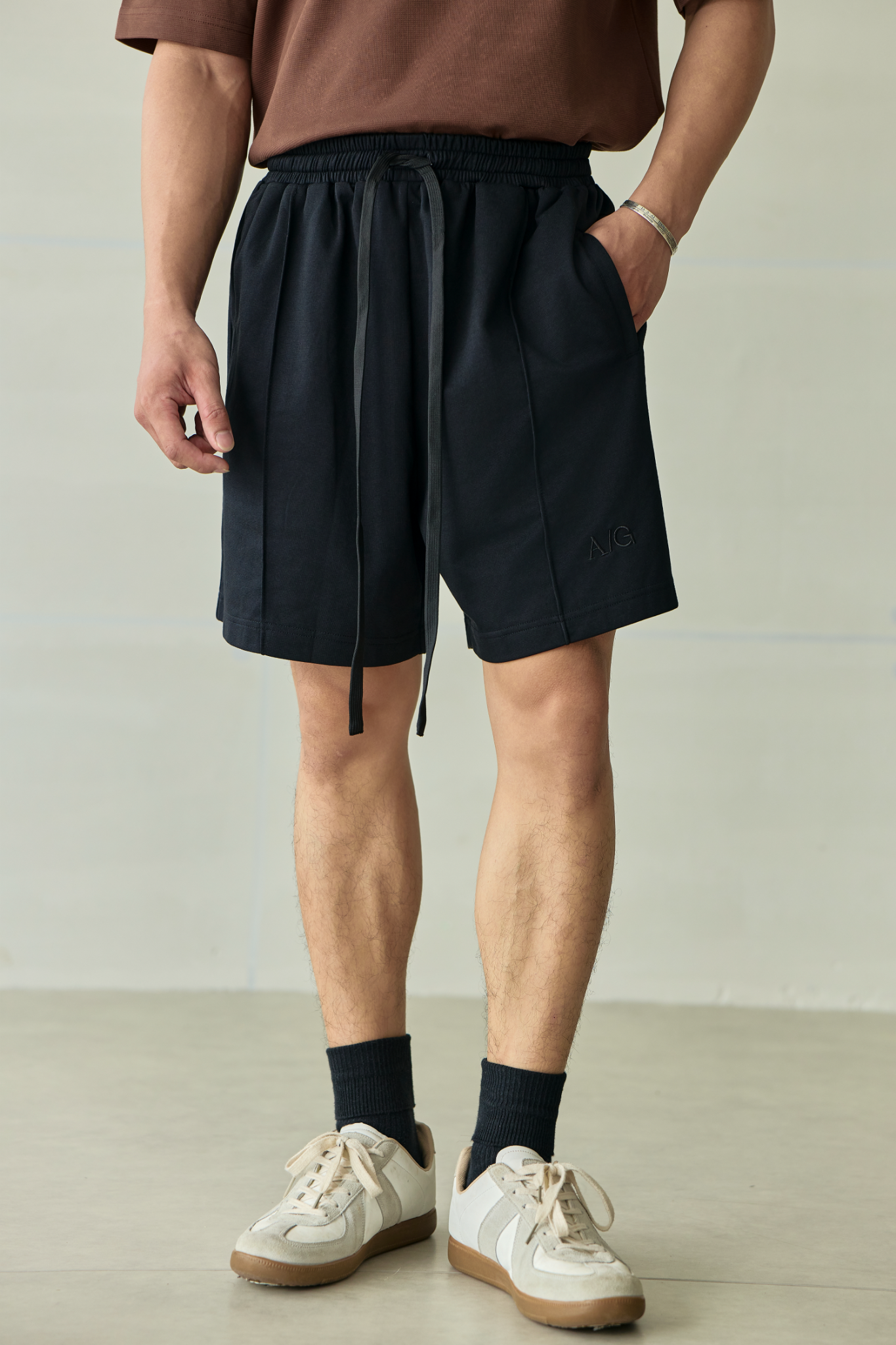 AG20 STUDIO LOOSE FIT BASIC SHORT - BLACK