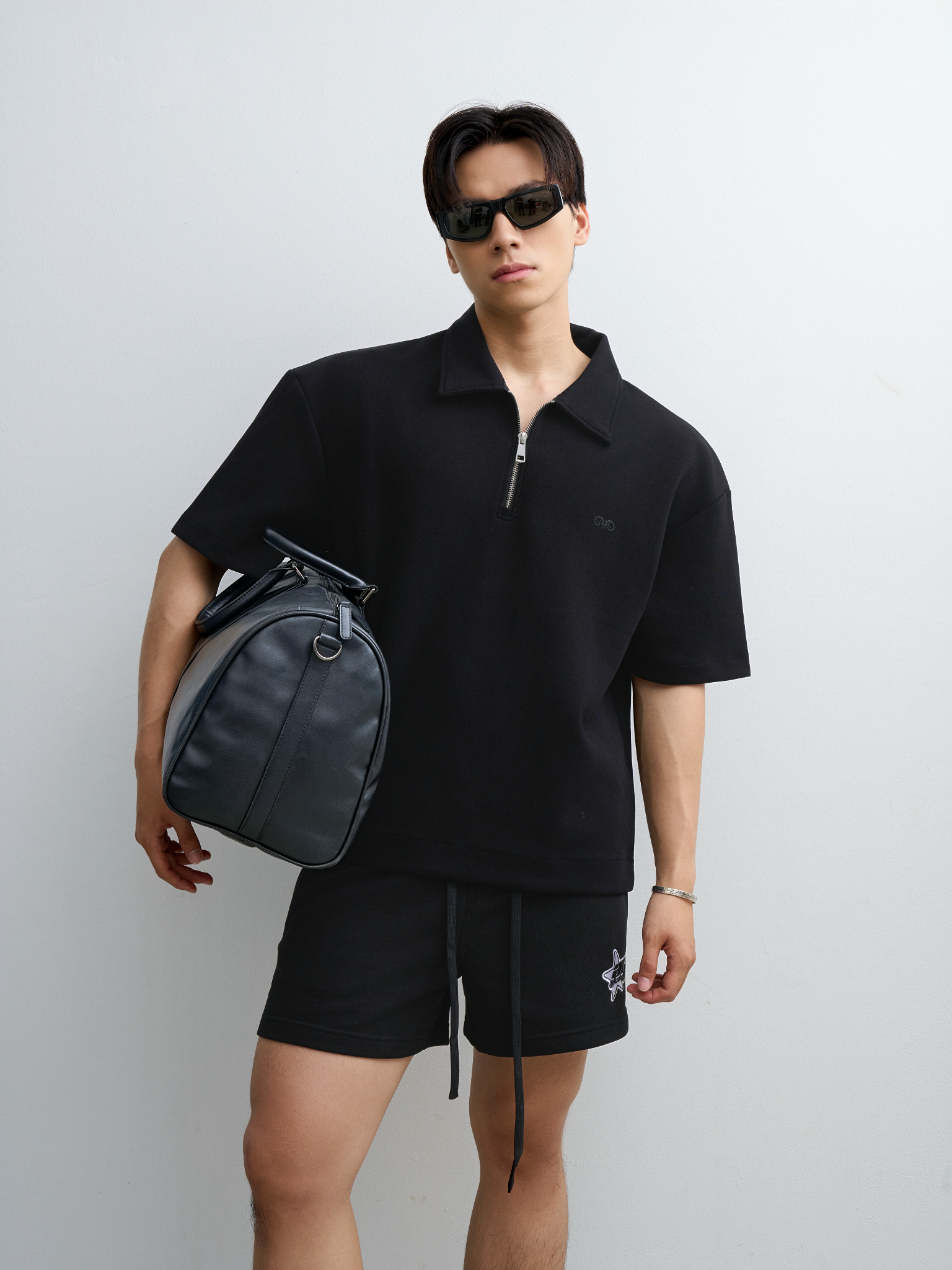 R1 LOOSE FIT POLO ZIP A/G LOGO - BLACK