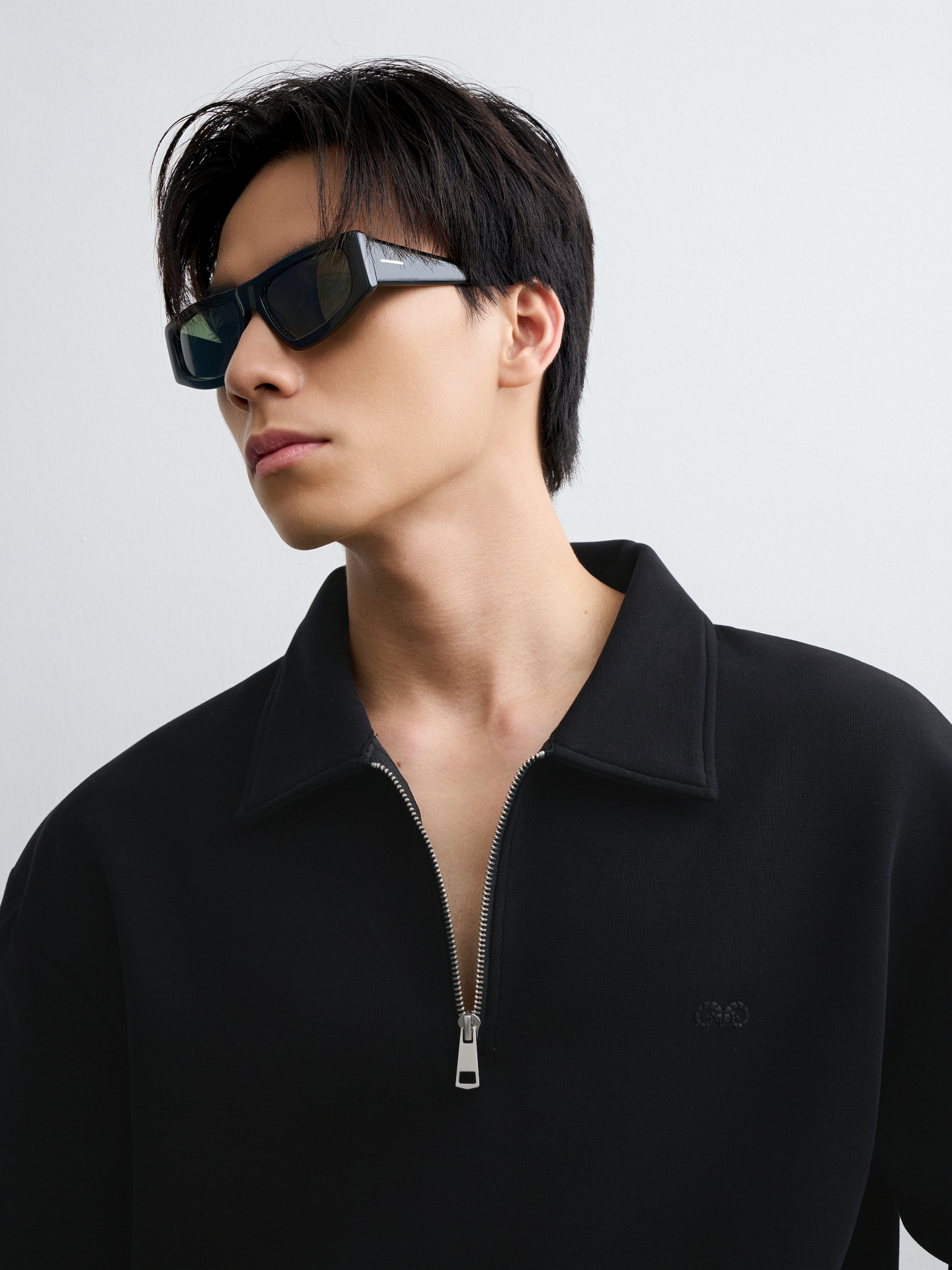 R1 LOOSE FIT POLO ZIP A/G LOGO - BLACK