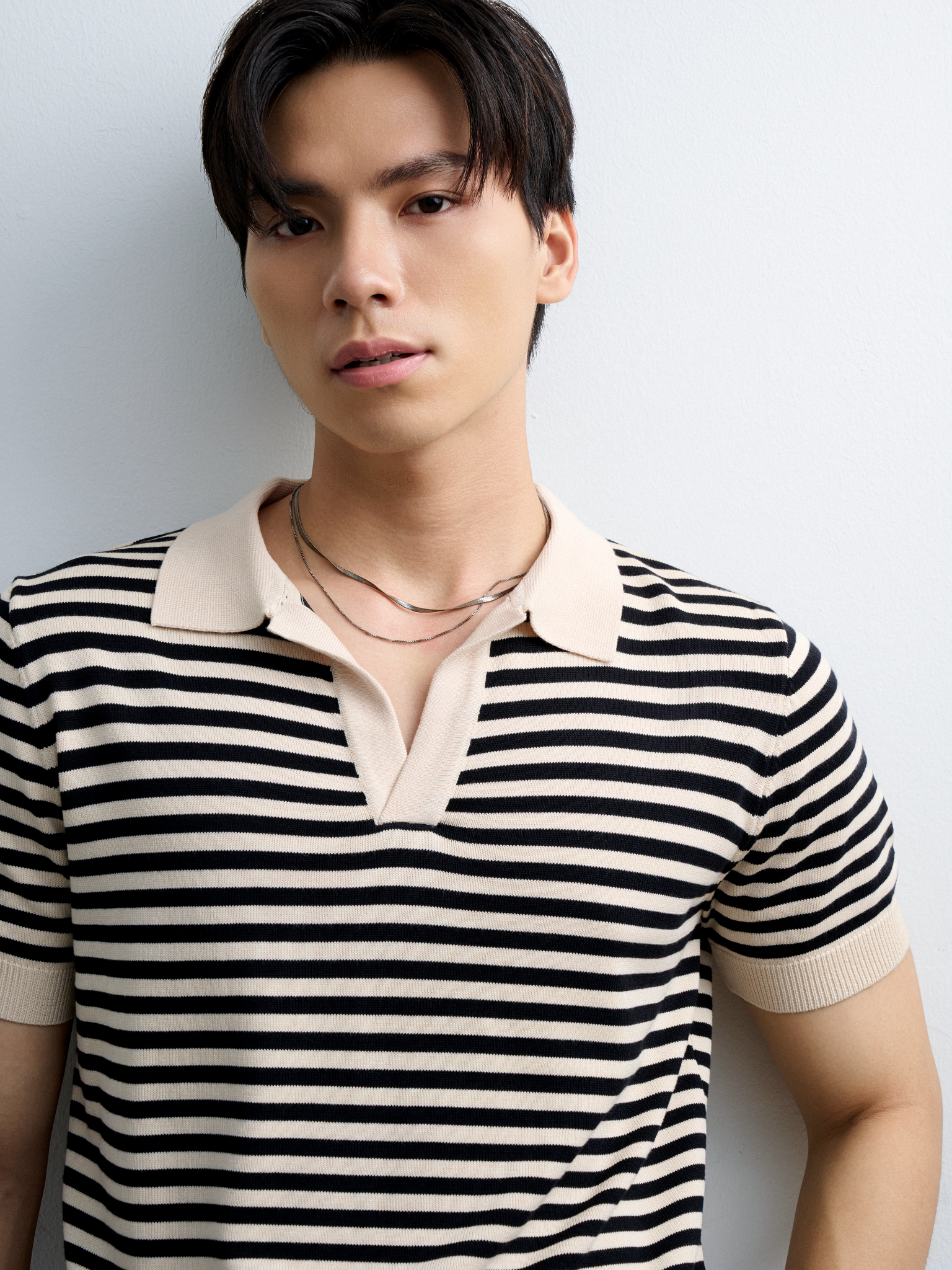 N563 CONTRAST STRIPED BUTTONLESS POLO -  OFF-WHITE