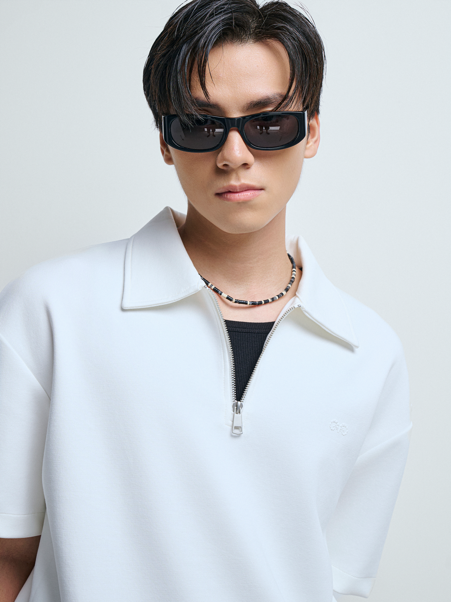 R1 LOOSE FIT POLO ZIP A/G LOGO - WHITE