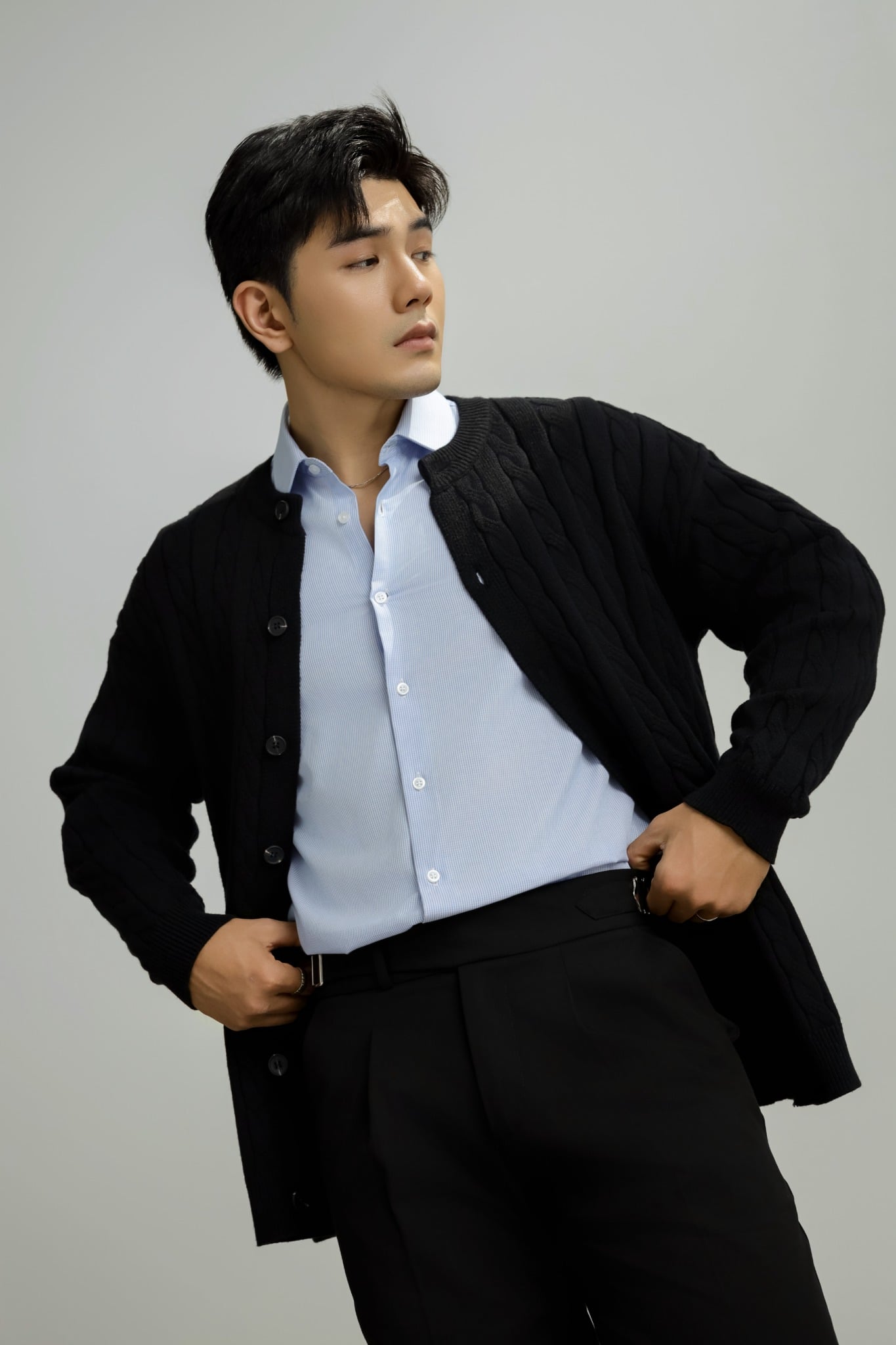 AG751 CABLE KINIT CREWKNECK CARDIGAN - BLACK