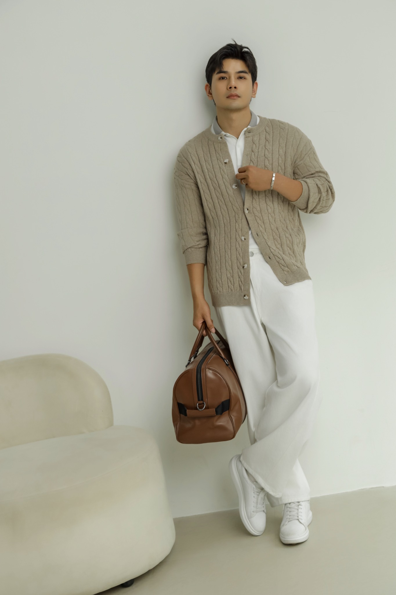 AG751 CABLE KINIT CREWKNECK CARDIGAN - BEIGE