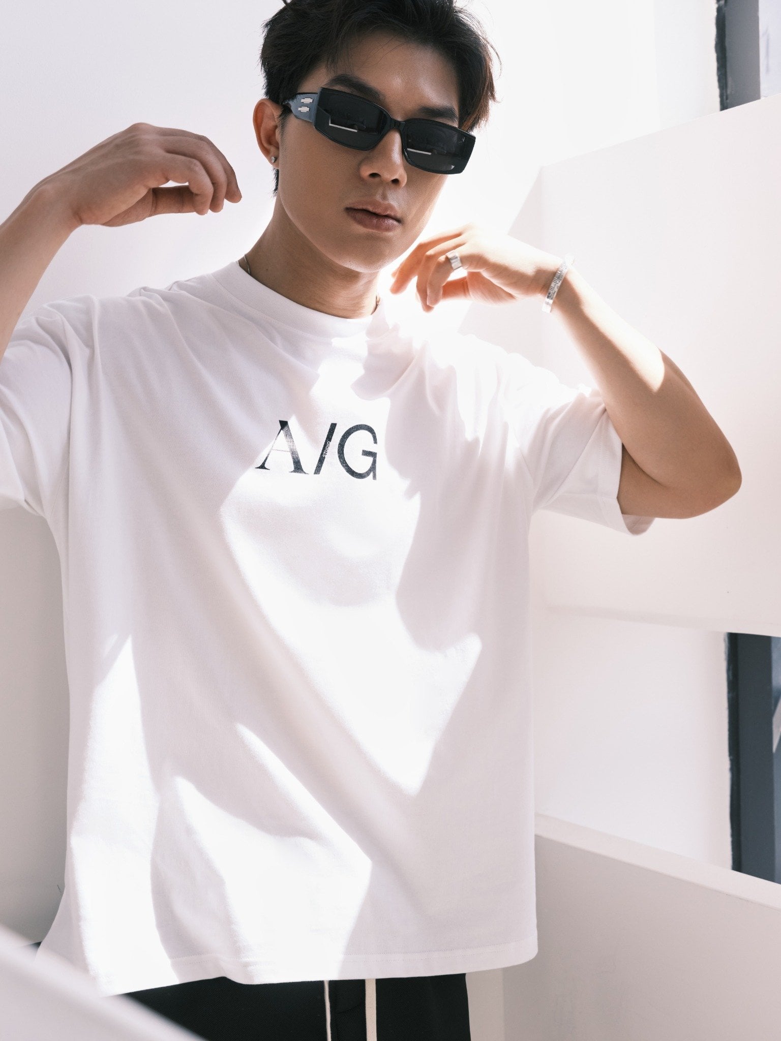 T738 STUDIO LOOSE FIT BIG LOGO T-SHIRT - WHITE