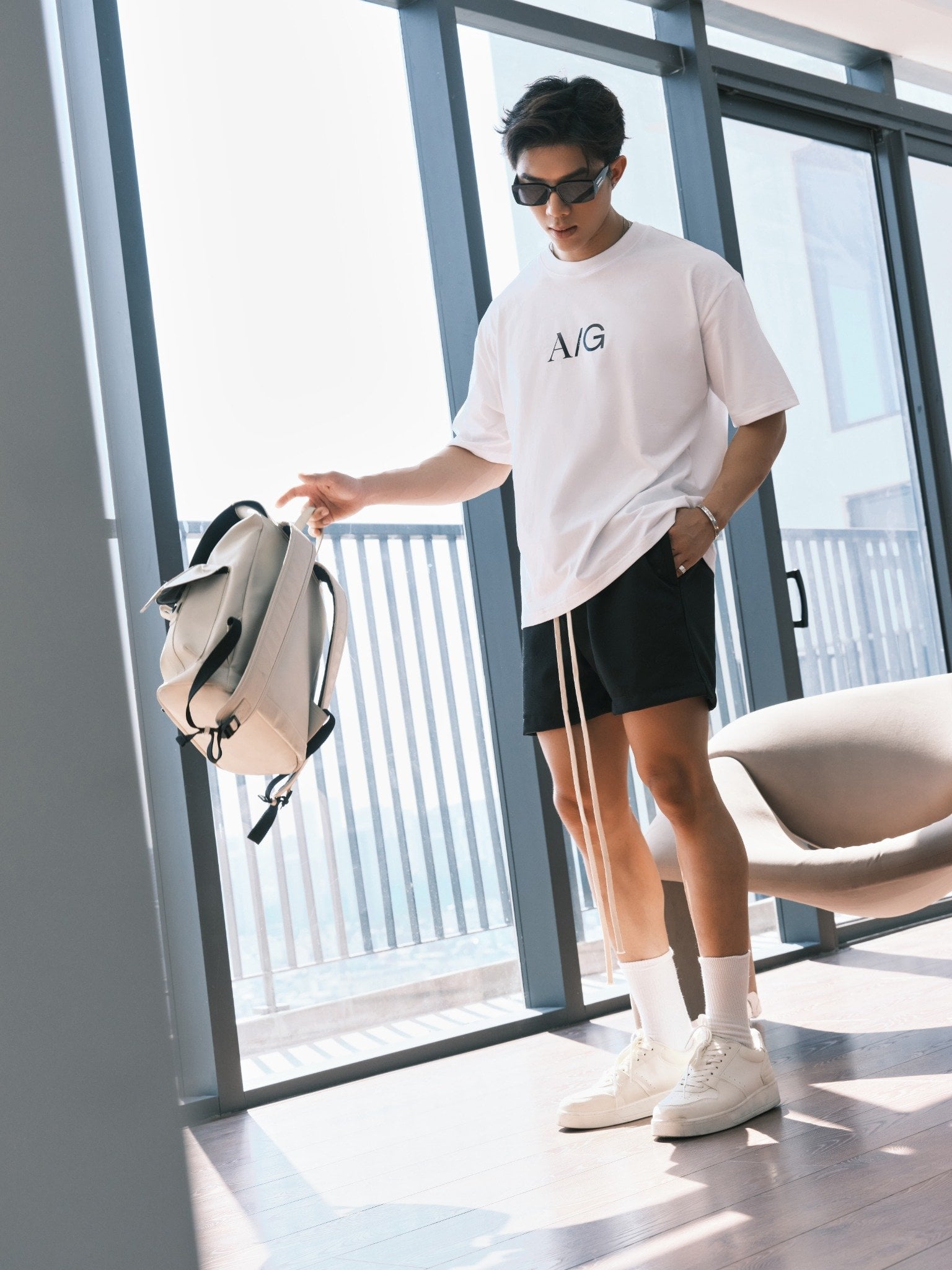 T738 STUDIO LOOSE FIT BIG LOGO T-SHIRT - WHITE