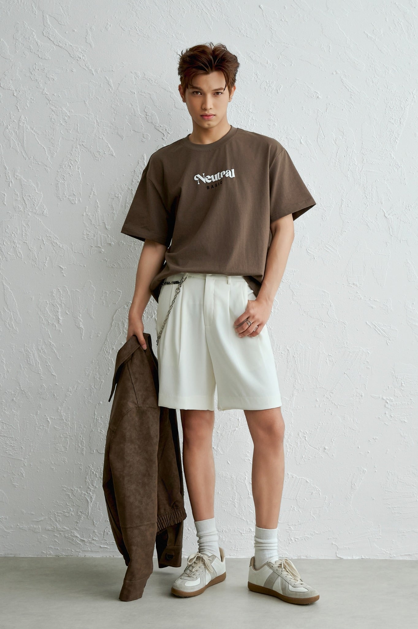AGHT18 LOOSE FIT PLEATED TAILORED SHORT - OFF WHITE