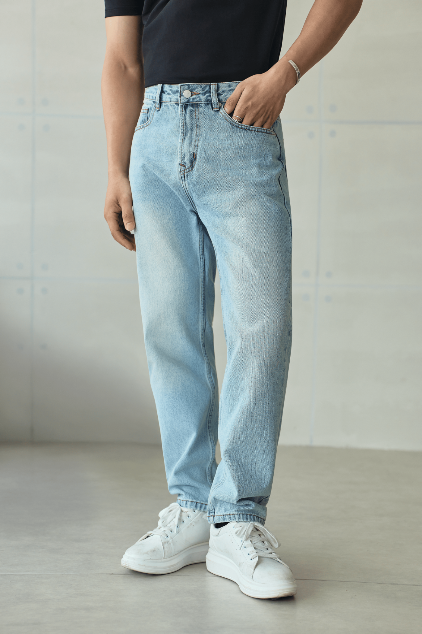 M01 CARROT FIT JEANS - LIGHT BLUE