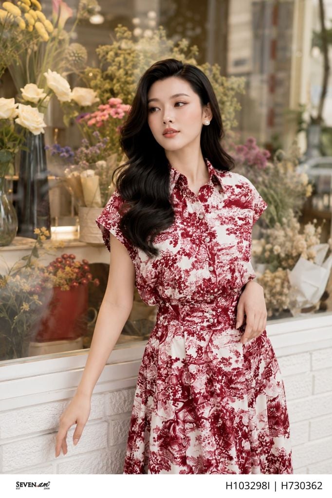 Áo bo gấu đỏ burgundy trắng họa tiết nét trừu tượng cổ bẻ thanh lịch thời trang nữ Seven.AM H103298I