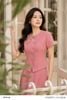  Áo kiểu ký giả hồng dusty rose tay ngắn cổ tròn đính hoa nổi thời trang nữ Seven.AM H113204I 