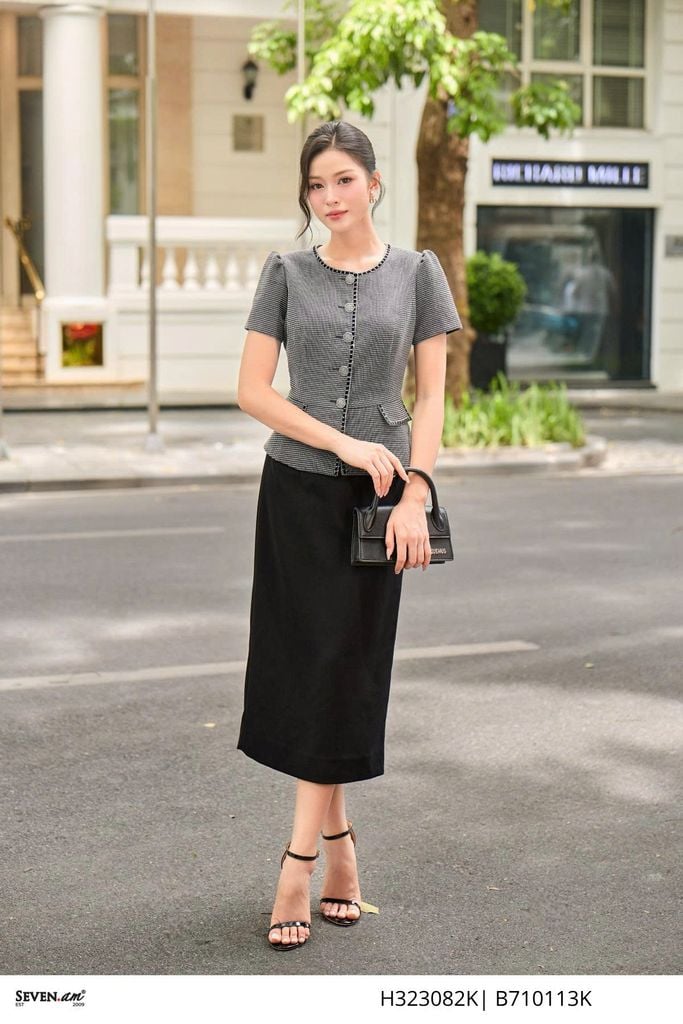 Áo peplum ngắn tay cổ tròn hoạ tiết kẻ ô đen trắng thời trang nữ Seven.AM H323082K