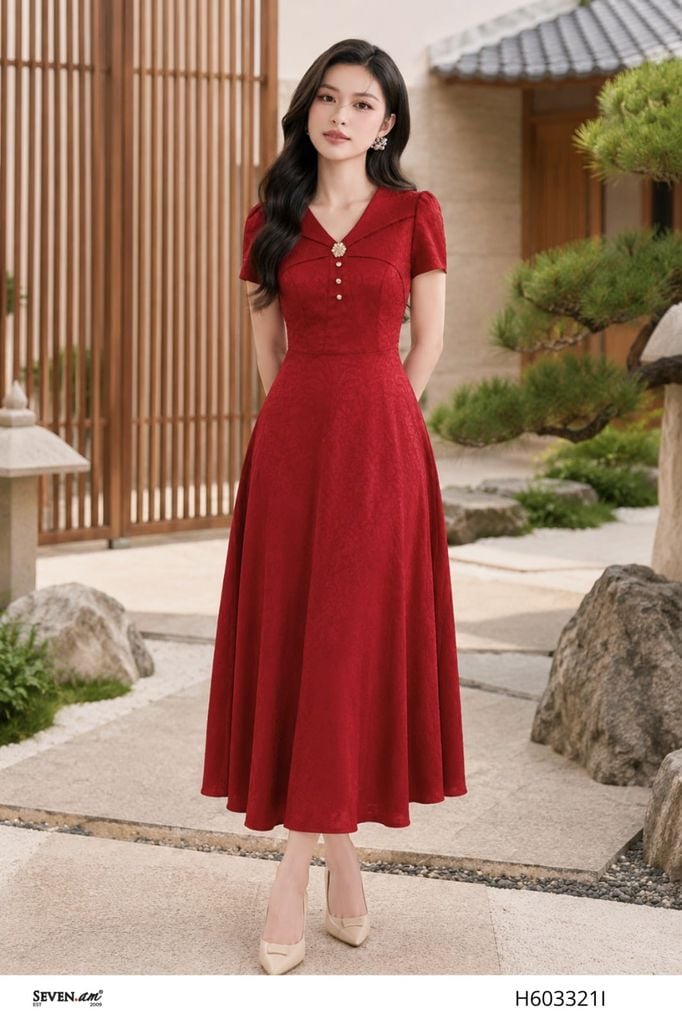 Đầm midi đỏ ruby lụa vân hoa cổ V phối cúc thời trang nữ Seven.AM H603321I