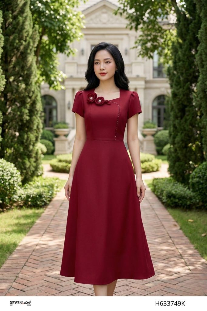 Đầm A đỏ đô cổ vuông đính hoa ngực thanh lịch thời trang nữ Seven.AM H633749K