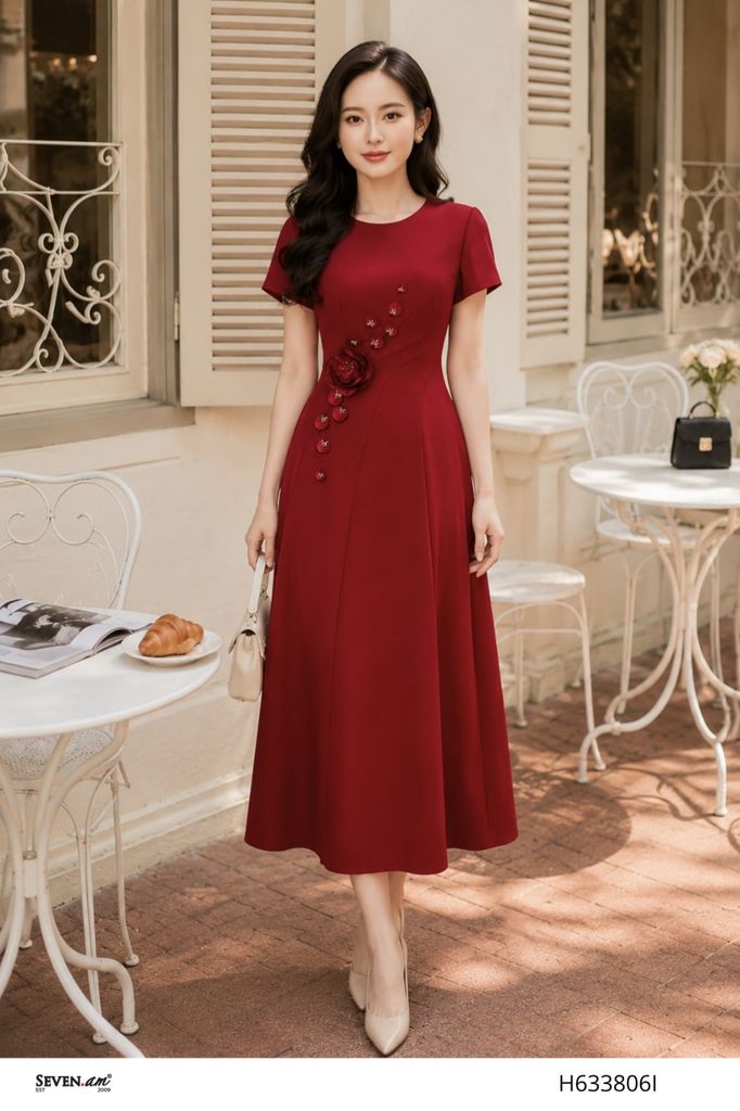 Đầm xòe đỏ burgundy lụa vân đính hoa nổi cổ tròn thanh lịch thời trang nữ Seven.AM H633831I