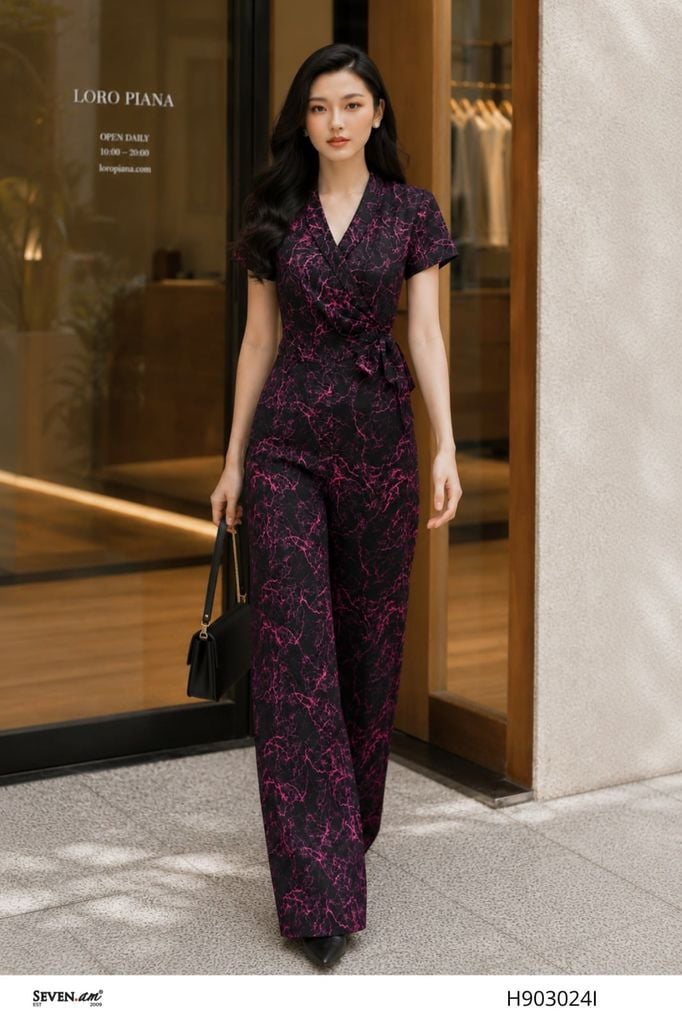 Jumpsuit cổ V phối đai eo họa tiết đen hồng tím tôn dáng thời trang nữ Seven.AM H903024I