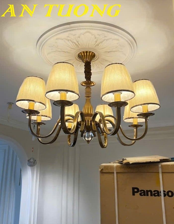 Đèn chùm tân cổ điển phòng khách đẹp sang trọng 020