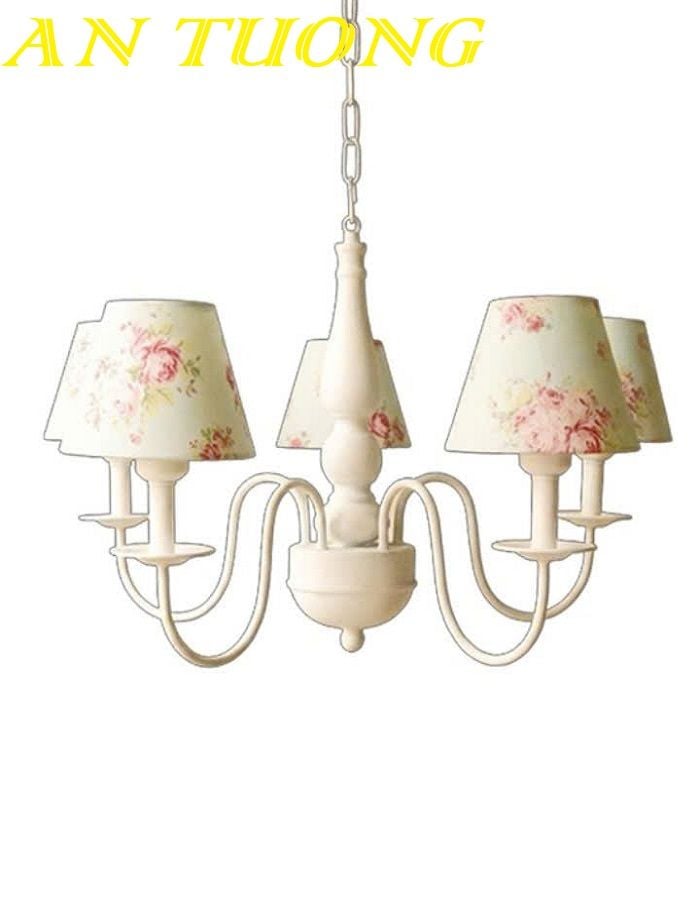 Đèn chùm tân cổ điển phòng khách đẹp sang trọng 044