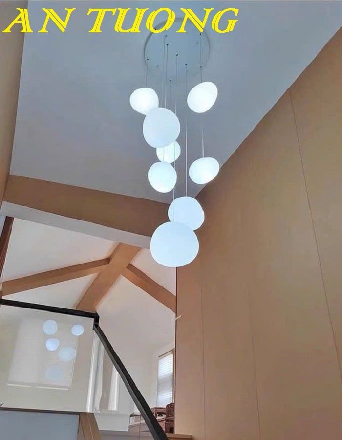 Đèn thả thông tầng cầu thang - phòng khách đẹp, hiện đại 075