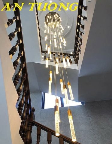 Đèn thả thông tầng cầu thang - phòng khách đẹp, hiện đại