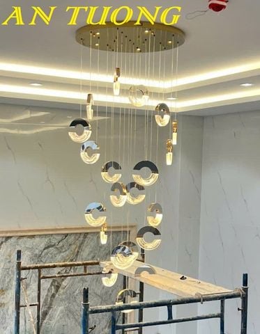  Đèn thả thông tầng trang trí phòng khách đẹp 018 