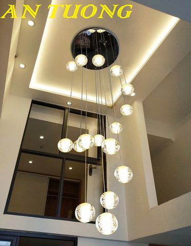 Đèn thả thông tầng pha lê giọt nước 17 bóng thả hình xoắn ốc