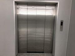 Thang máy tải hàng nhẹ