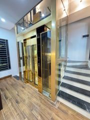 Thang máy vách kính