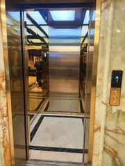Thang máy tải khách