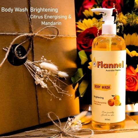 Combo 2 Sữa Tắm Làm Sáng Da Flannel Hương Cam & Quýt 500mlx2 Tặng Gel Dưỡng Ẩm Cấp Nước Trẻ Hóa Da Wellderma G Plus Mils Acis Ance Gel Cleanser 120ml