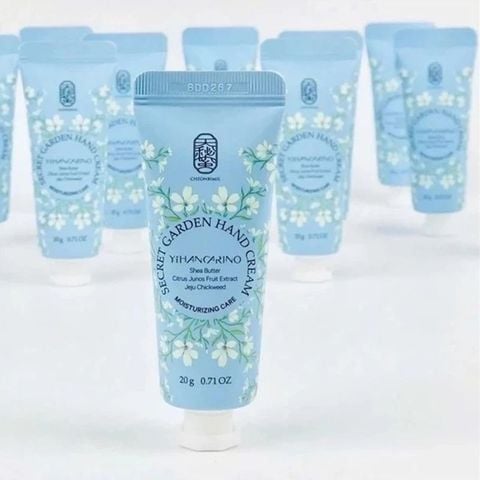 (HSD: 4/2027) Combo 2 Kem Dưỡng Da Tay Yihan Carino Secret Garden Hand Cream 20gx2 Tặng Kem Dưỡng Thể Trắng Da Chống Nắng WHISIS Premium Collagen Whitening Body Lotion 200ml