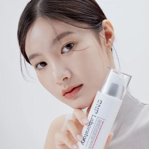 Gel Tẩy Tế Bào Chết CNP Laboratory Invisible Peeling Booster Essence 31ml Tặng Tinh Chất Keo Ong Tái Tạo Phục Hồi Da CNP Laboratory Propolis Energy Ampule 5ml